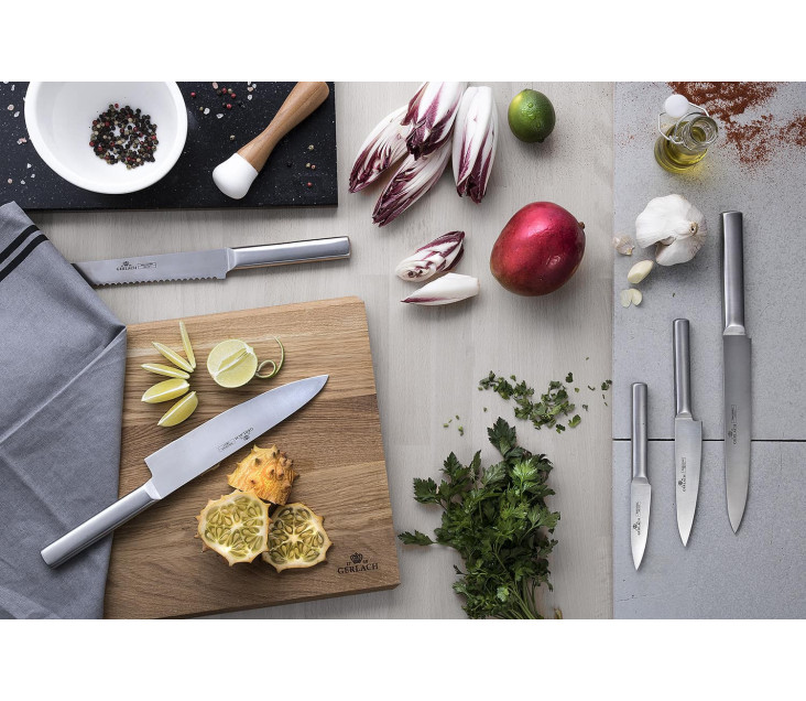 Zestaw noży w bloku...