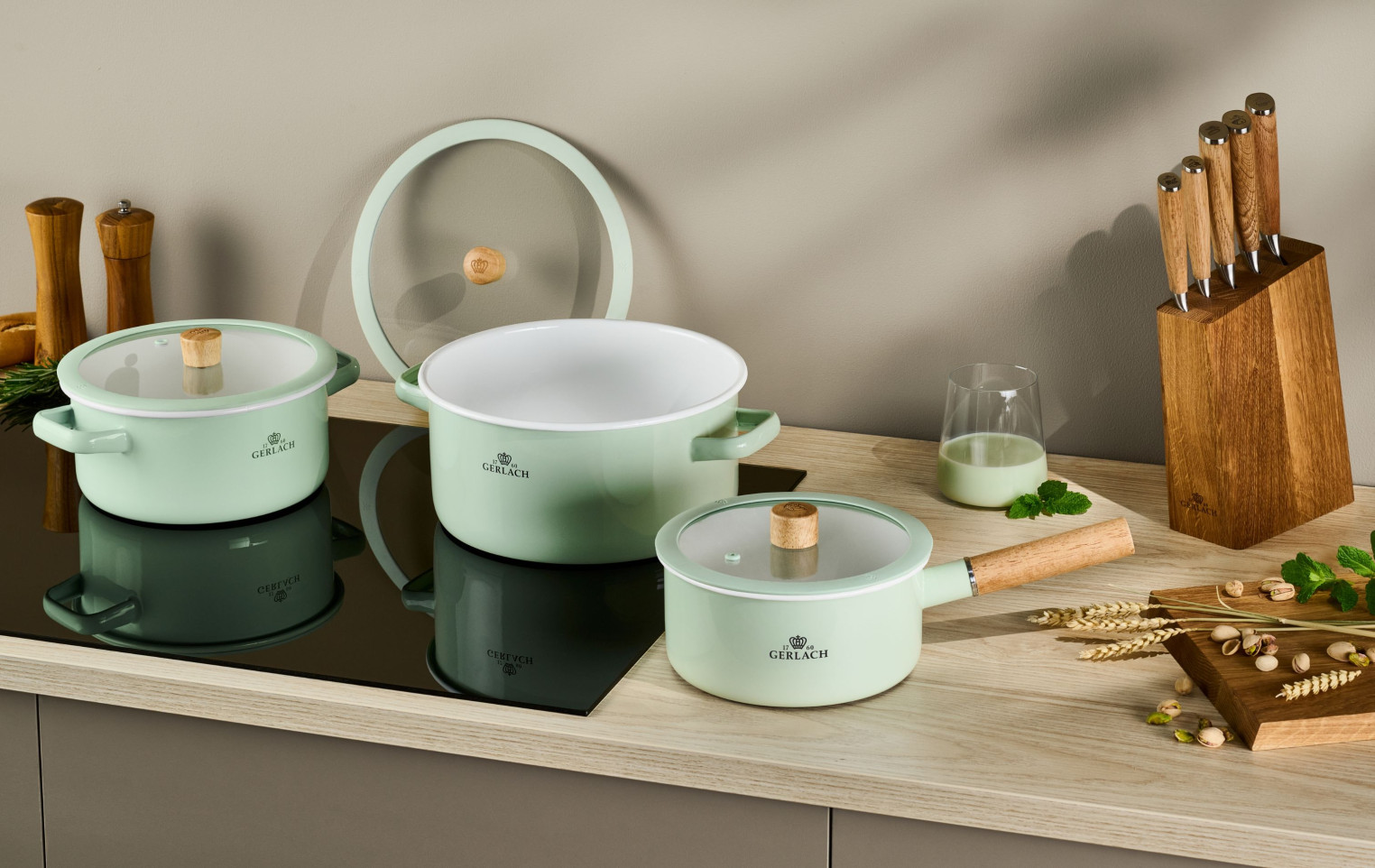 Zestaw garnków emaliowanych NATUR ENAMEL pastelowozielone 6 el.