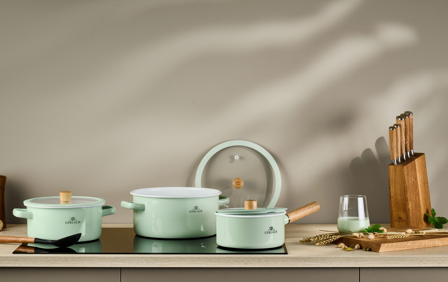 Zestaw kuchenny NATUR pastelowo-zielony + Zestaw 2x patelnia AMBIENTE THERMOCOAT 24/28 cm