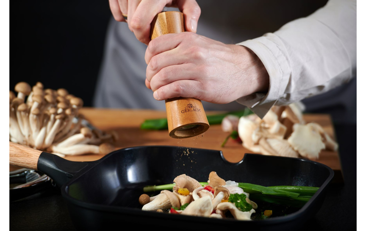 Drewniana solniczka i młynek do pieprzu NATUR