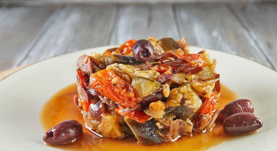 Sycylijska caponata – warzywny gulasz, idealny na obiad