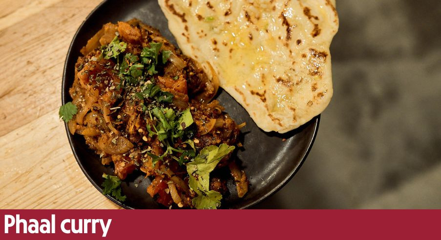 Phaal curry – spróbuj tego ostrego dania!