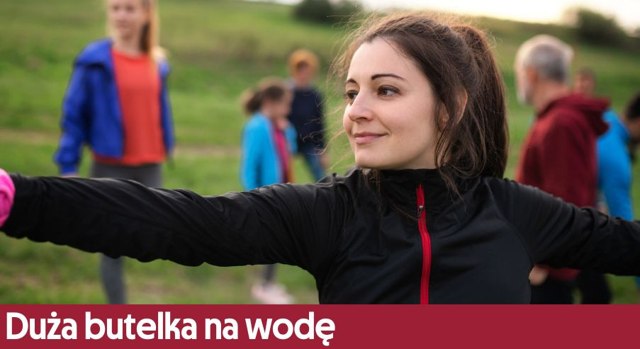 Duża butelka na wodę nie tylko dla aktywnych. Czemu warto?