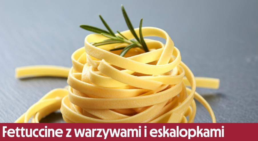 Fettuccine z warzywami i eskalopkami cielęcymi