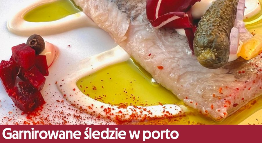Garnirowane śledzie w porto – przepis na pięknie podane danie