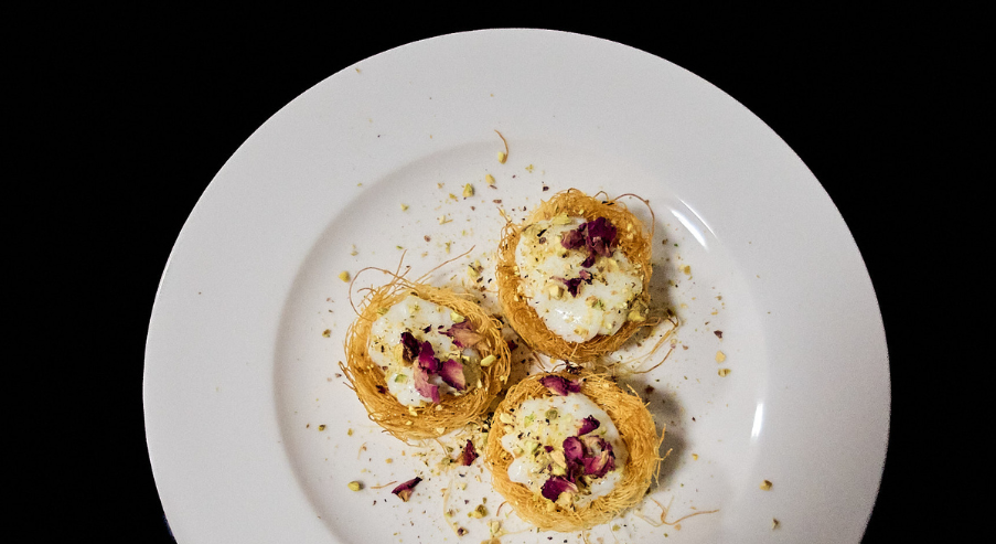 Gniazdka kataifi z puddingiem mahalabia – pyszny deser na wyjątkową okazję