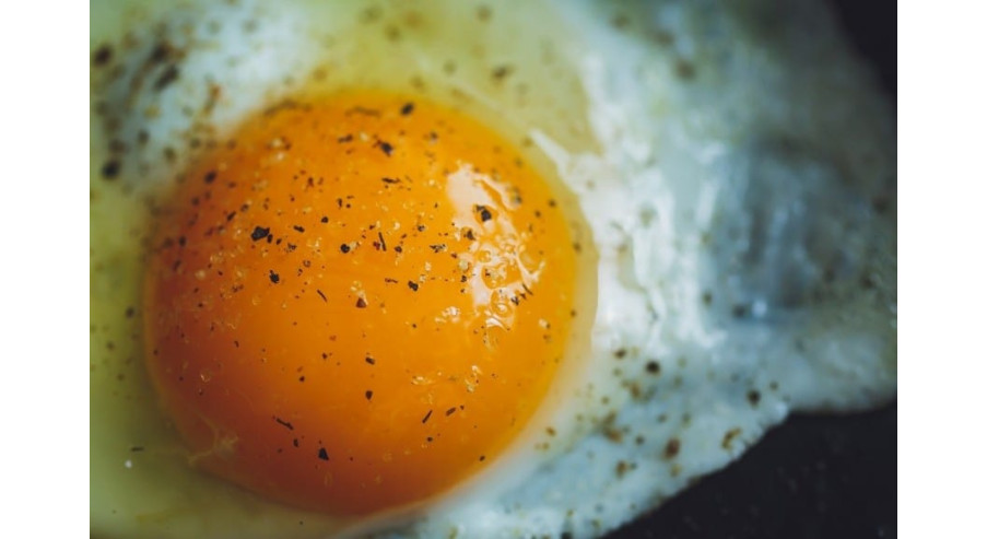 Jajka po hiszpańsku z ziemniakami i papryką – jak je przygotować?