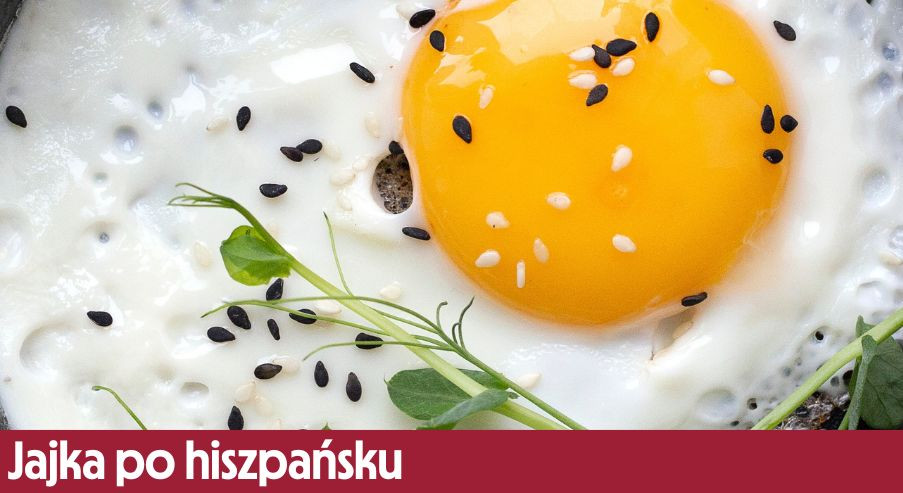 Jajka po hiszpańsku z ziemniakami i papryką – jak je przygotować?