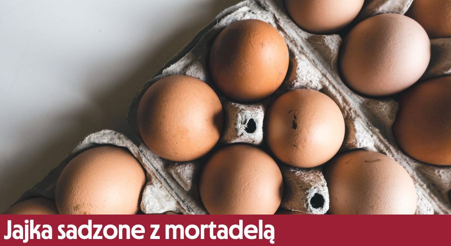 Jajka sadzone z mortadelą – przepis na ciekawe śniadanie