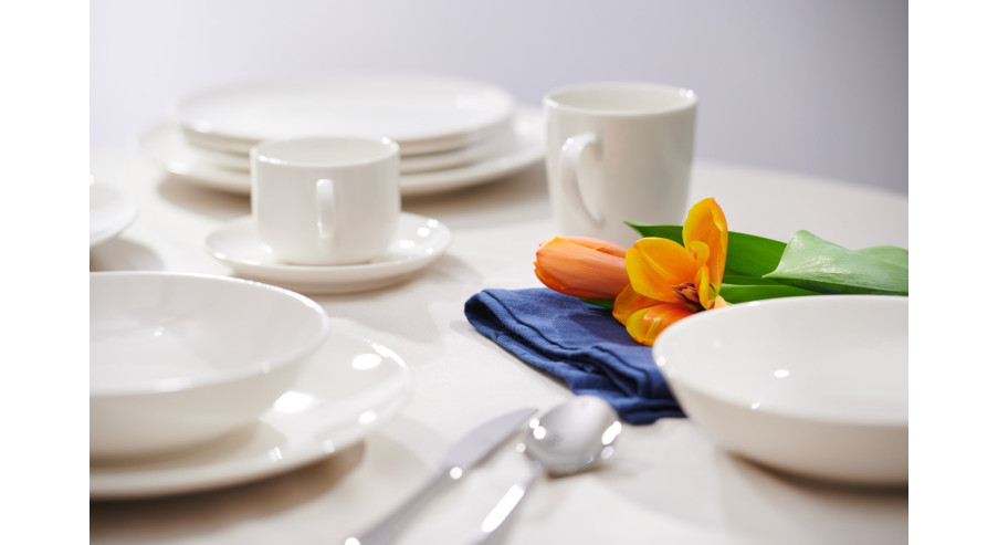 Jak podać dania na półmisku? Sprawdź sposób na praktyczne i stylowe zastawienie stołu!