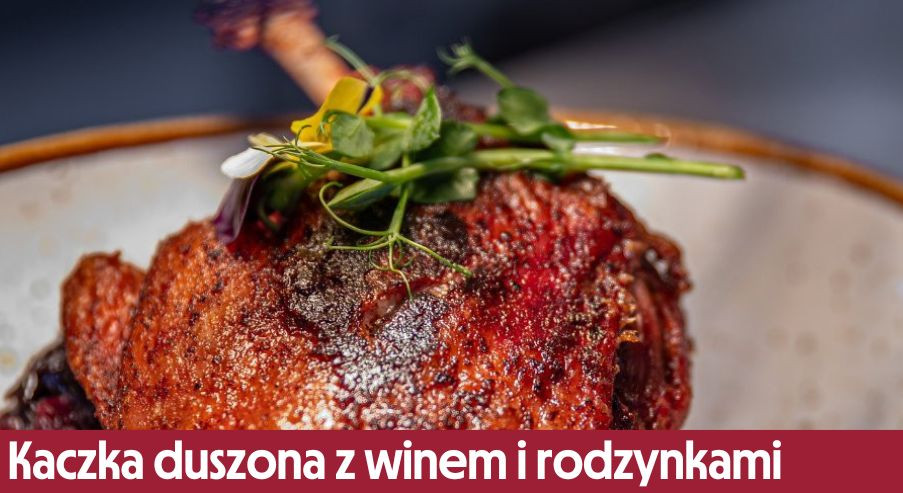 Kaczka duszona z winem i rodzynkami – jak ją przygotować?