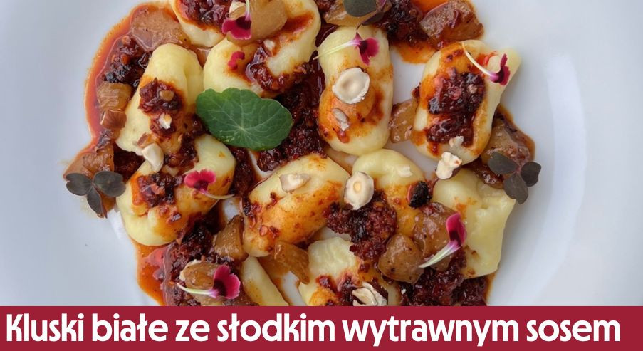 Kluski białe ze słodkim wytrawnym sosem – sprawdź przepis z dodatkiem gruszki!