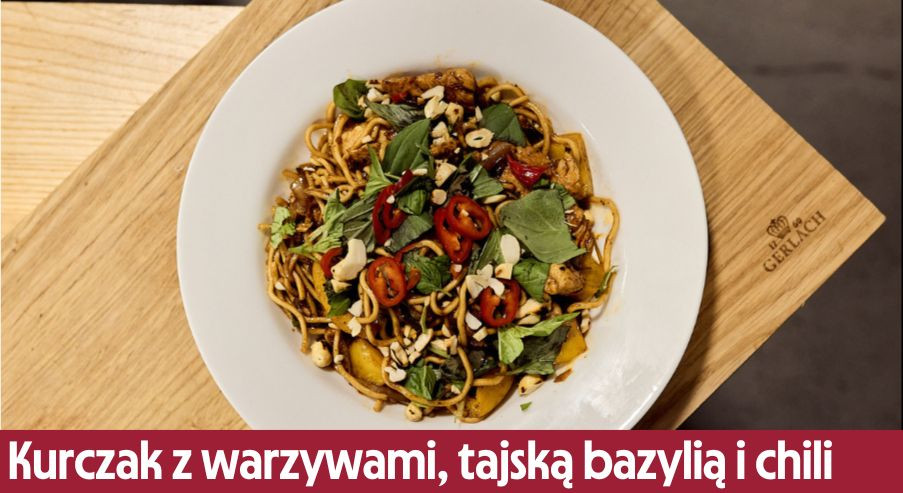 Kurczak z warzywami, tajską bazylią i chili – aromatyczne połączenie smaków