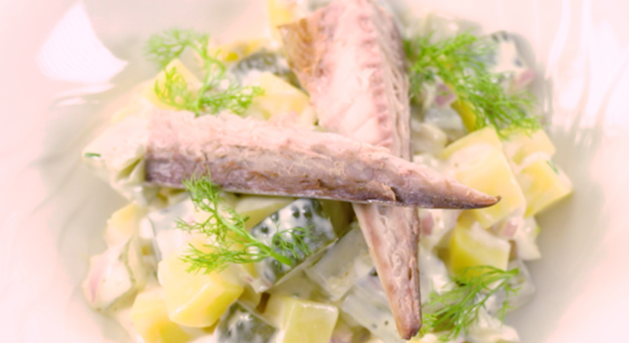 Wędzona makrela z sałatką ziemniaczaną – jak ją przygotować wg. Adama Borowicza?