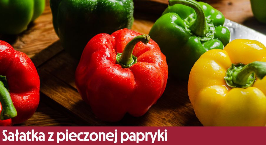 Sałatka z pieczonej papryki – pomysł na lunch lub dodatek do obiadu