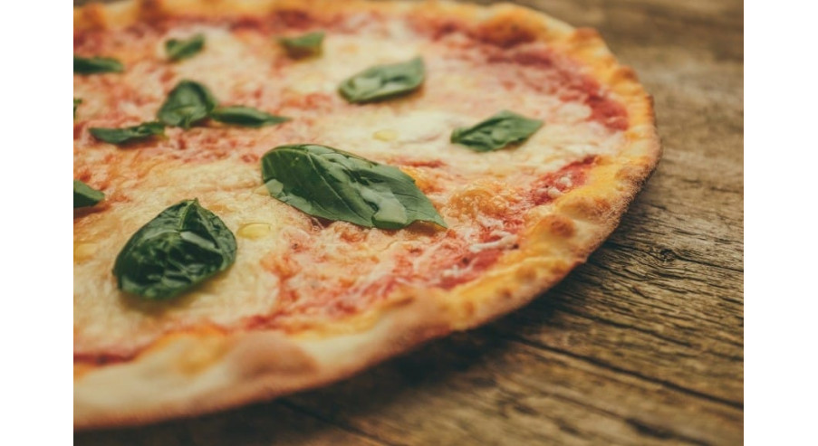 Pizza Margherita – koronne włoskie danie