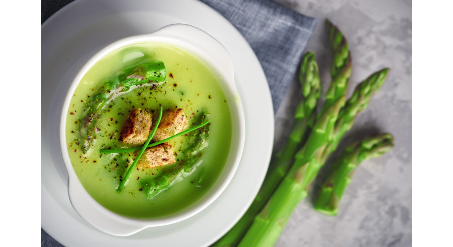 Prosta zupa-krem ze szparagów – wykorzystaj letni sezon!
