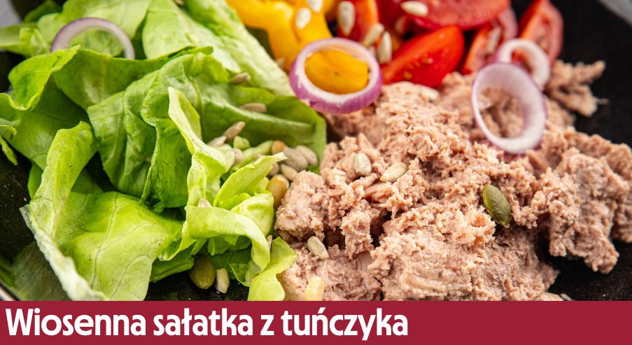 Wiosenna sałatka z tuńczyka z czerwoną cebulką, fasolą i warzywami – także na lunch!