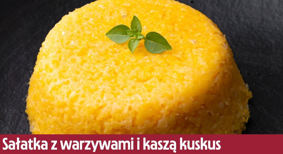 Sałatka z warzywami i kaszą kuskus – pomysł na lunch i nie tylko