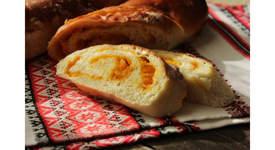 Grzanki z serem i kiełbasą – jak je przygotować na śniadanie?