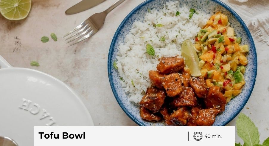 Tofu Bowl – wegańskie danie z salsą mango