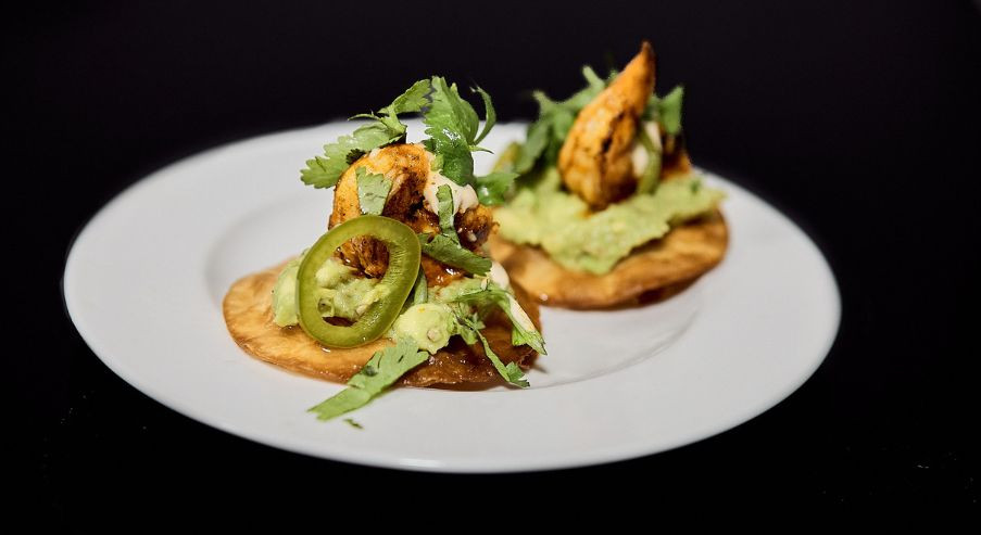 Tostada z guacamole oraz krewetką – zainspiruj się meksykańskim jedzeniem!