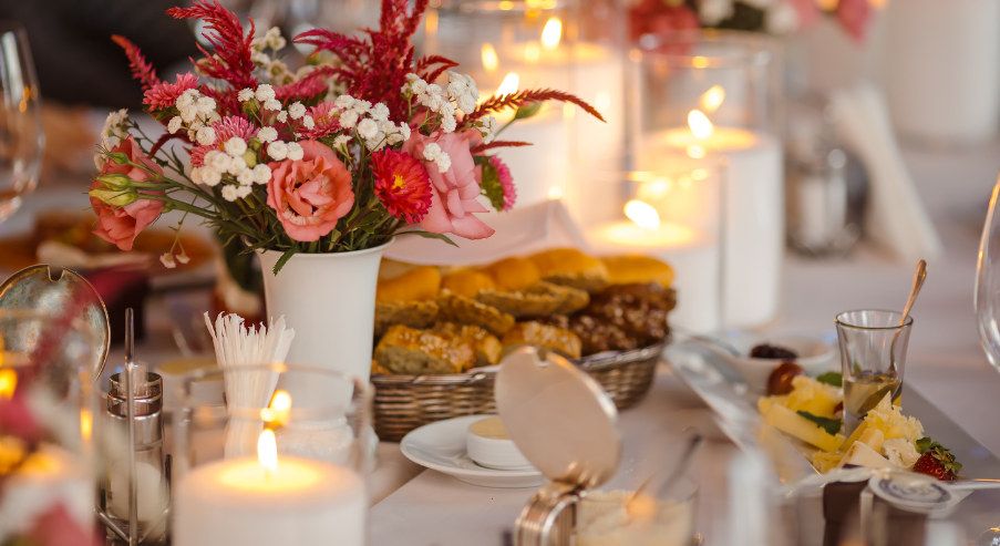 Stół weselny – jak go zastawić?