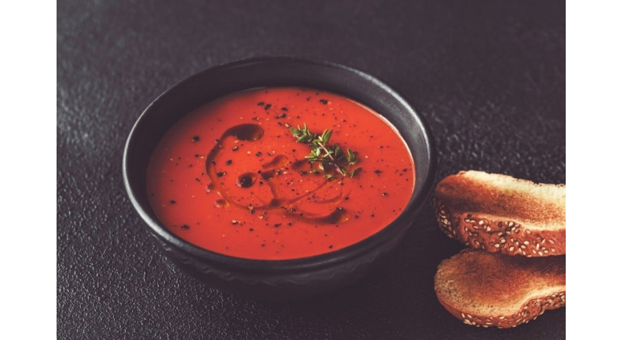 Włoska zupa pomidorowa – przenieś się do słonecznej Itali!