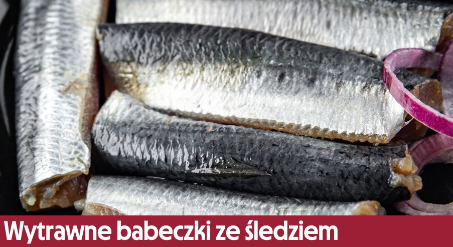 Wytrawne babeczki ze śledziem – przepis na danie z piekarnika