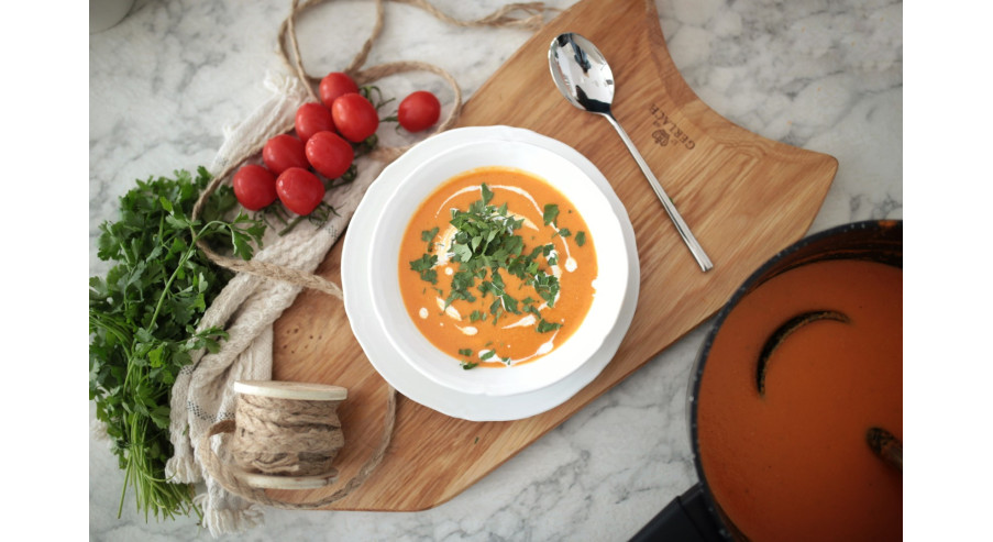 Zupa pomidorowa z soczewicą – szybki i zdrowy posiłek!